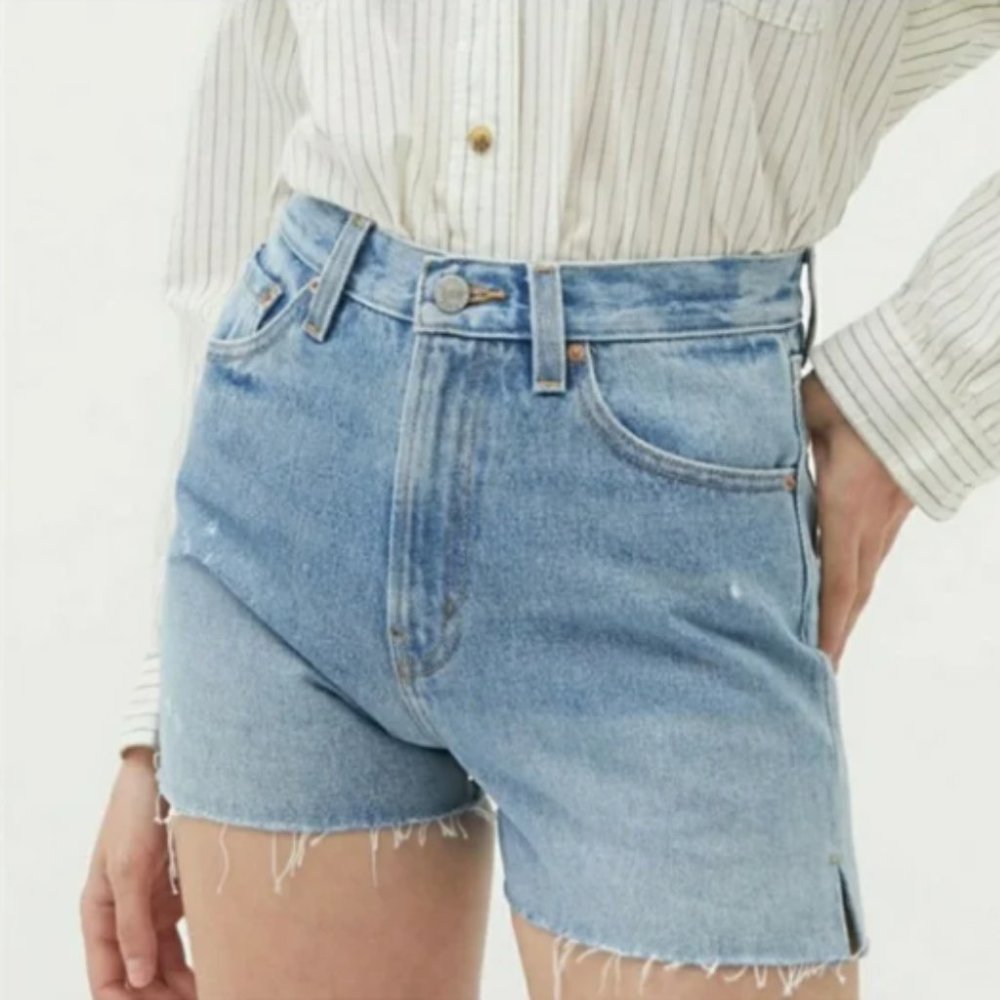 BDG Urban Outfitters girlfriend high rise shorts medium wash size 28